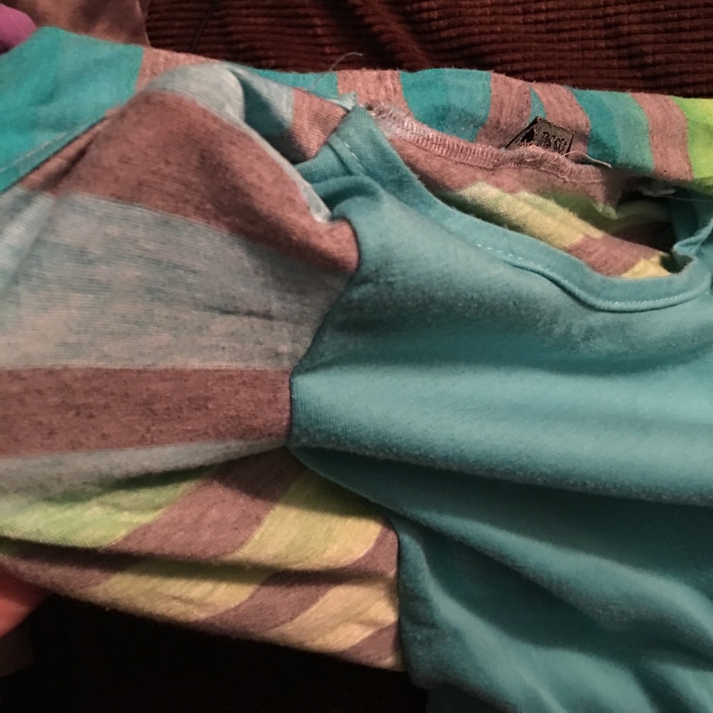 3/$15 Girls top - Picture 3 of 3
